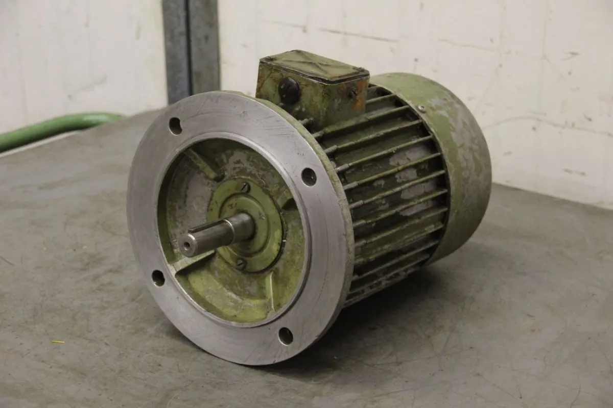 VEB AODF 39/6 Electric motor 1.1 kW 930 Rpm