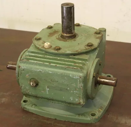 Veb 10 V 7 Winkelgetriebe – RESALE