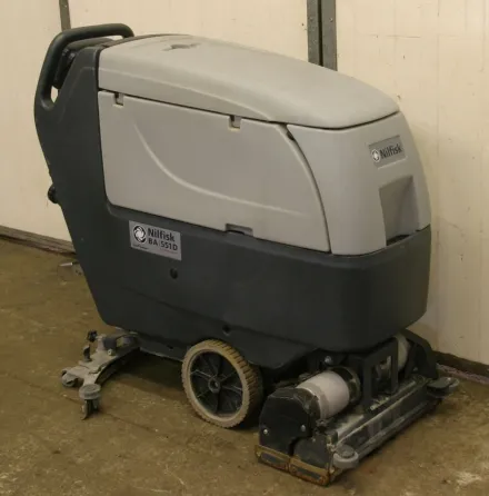Nilfisk BA 551 CD Scheuersaugmaschine mit Fahrantrieb – RESALE