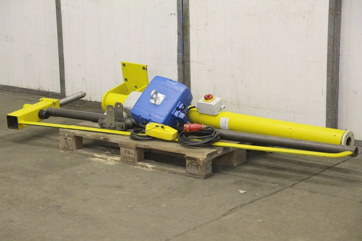 Demag/helfer SK/PK1 Column jib crane with a 2.3 m/250 kg boom