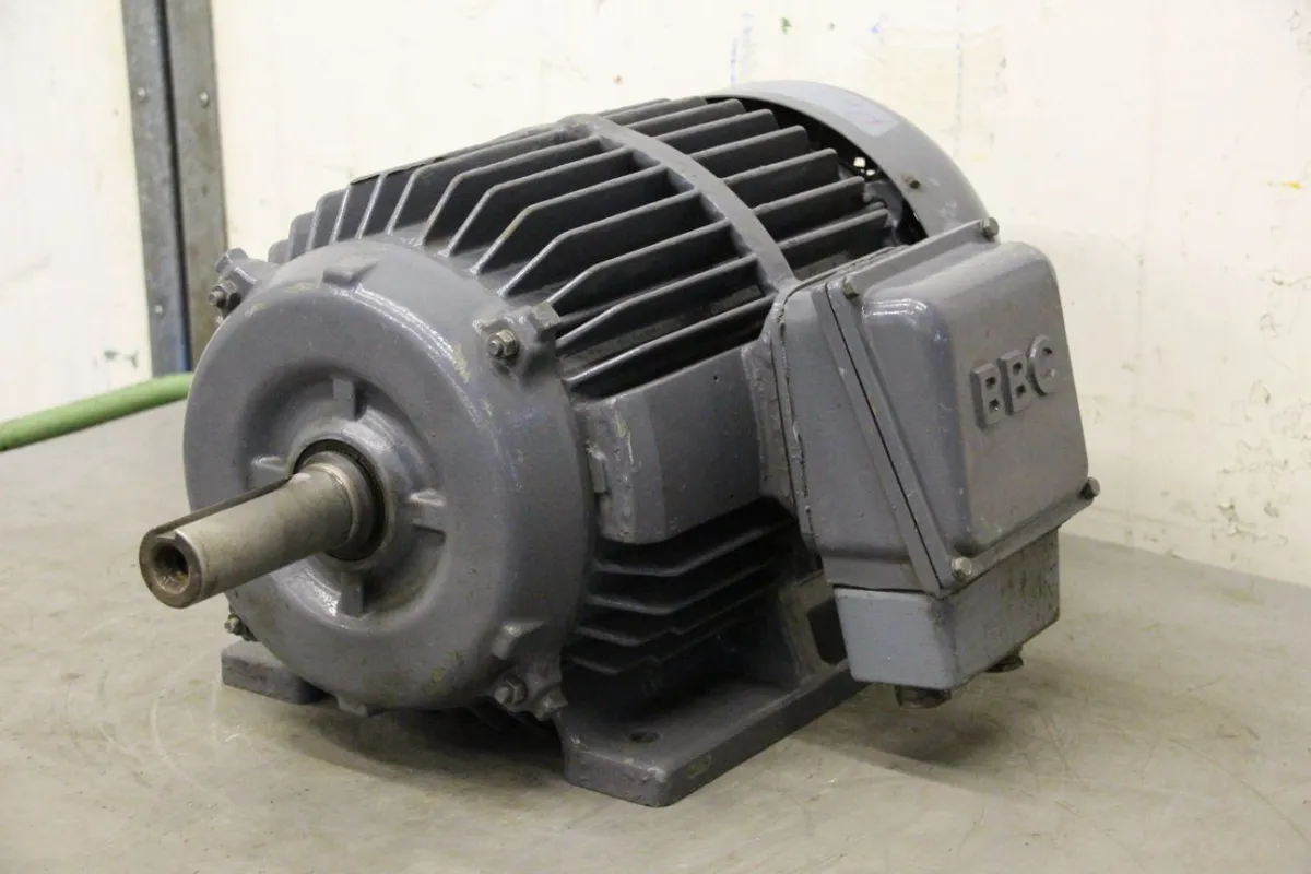BBC vQUX160L6-4AI Elektromotor 4/12 kW 980/1470 U/min