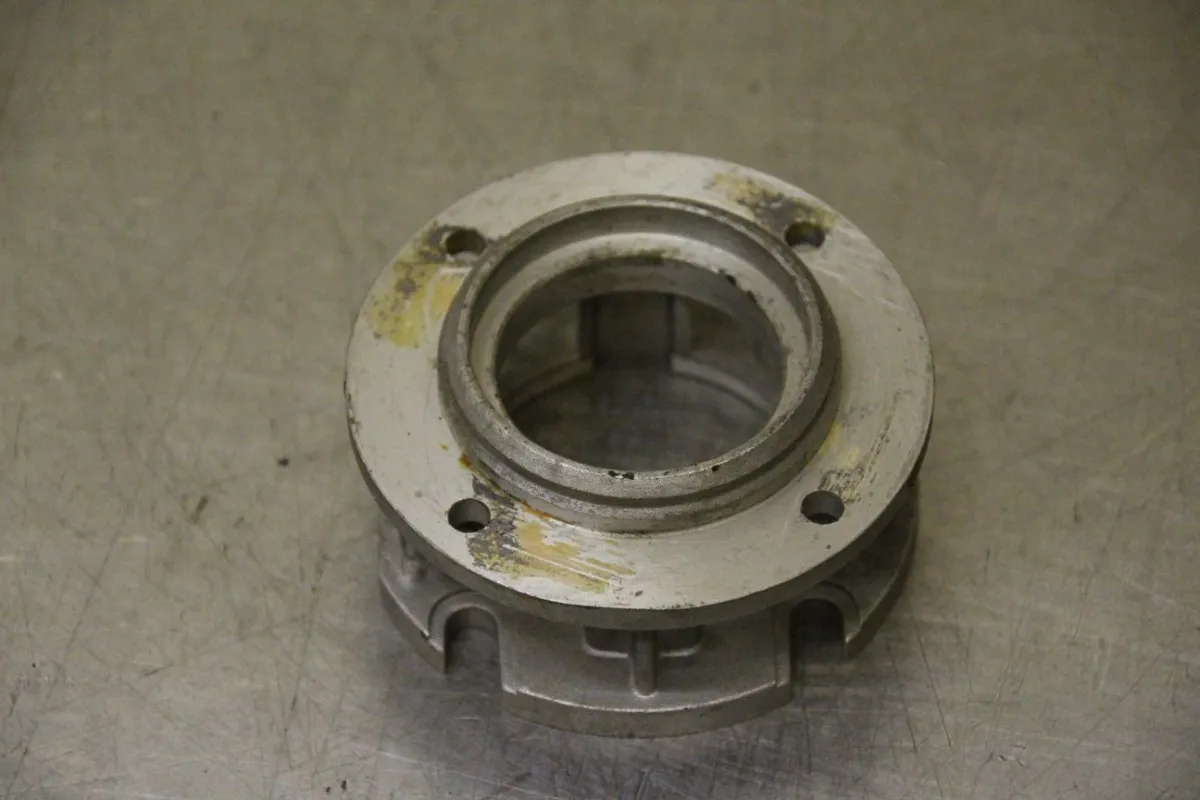 12501115 Pumpenträger
