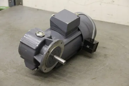 Zürrer VFVB9-65/4-2/1FL Getriebemotor 0,33 kW 165 U/min – RESALE