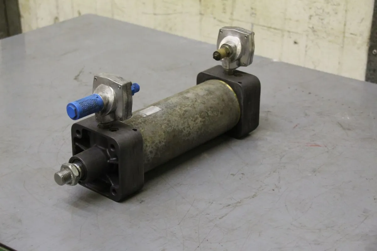 Bürkert 43/200 Pneumatikzylinder