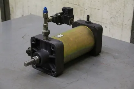 Bürkert 60/200 Pneumatikzylinder – RESALE