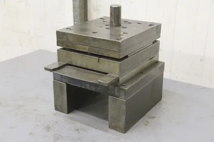 495/250/H260 mm 2 Säulen Stanzwerkzeug – RESALE