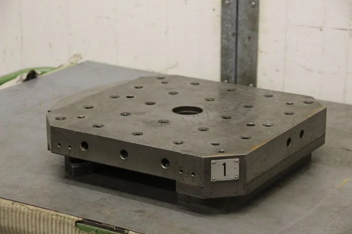 MAHO 440/400/H105 mm Aufspannplatte mit Gewindebohrung