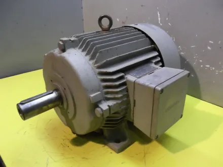 Siemens 1LA3130-1BD40-Z Elektromotor 1,2/4 kW 980/1450 U/min – RESALE