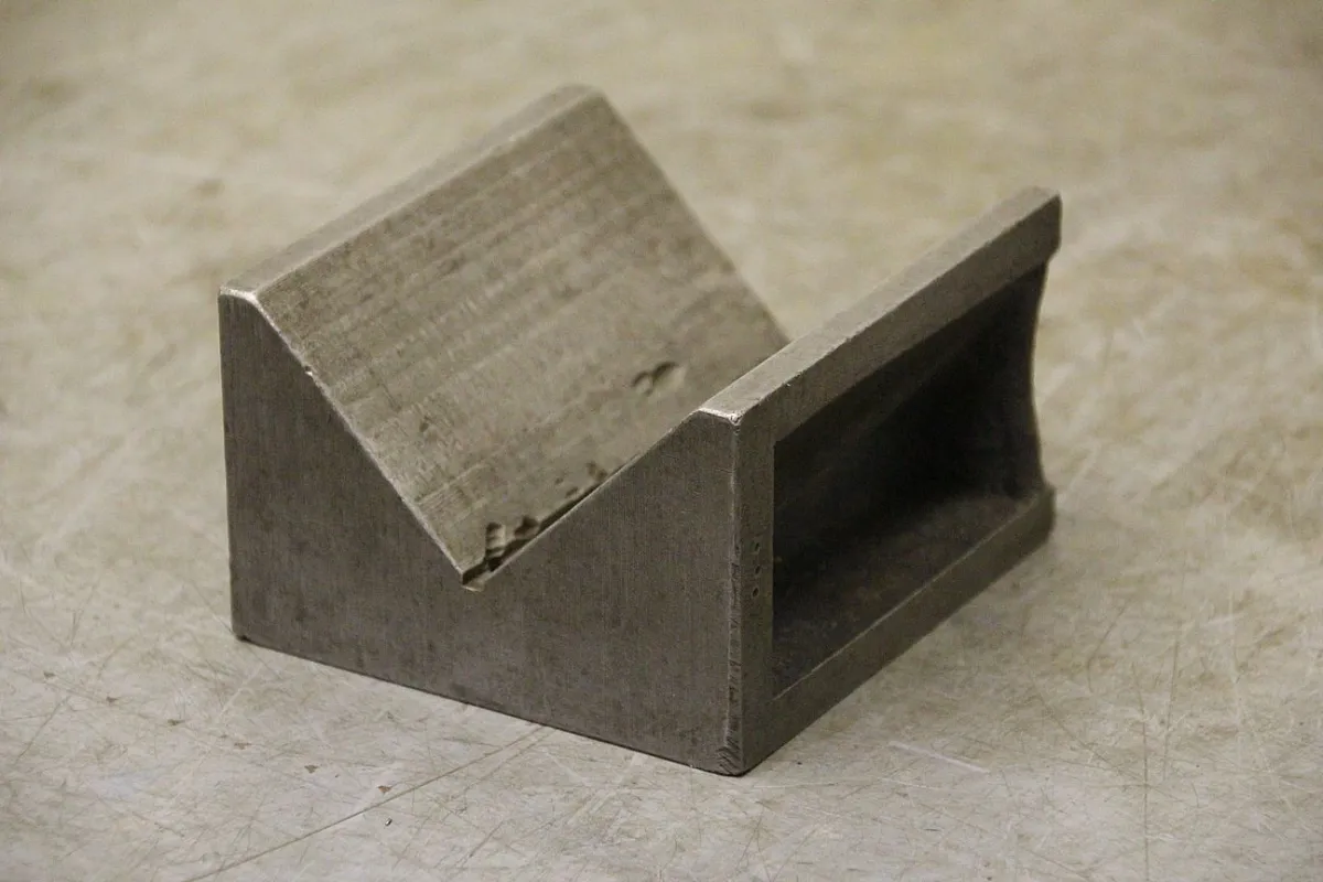 Guss 105/110/H68 mm Anreissprisma 1 Stück