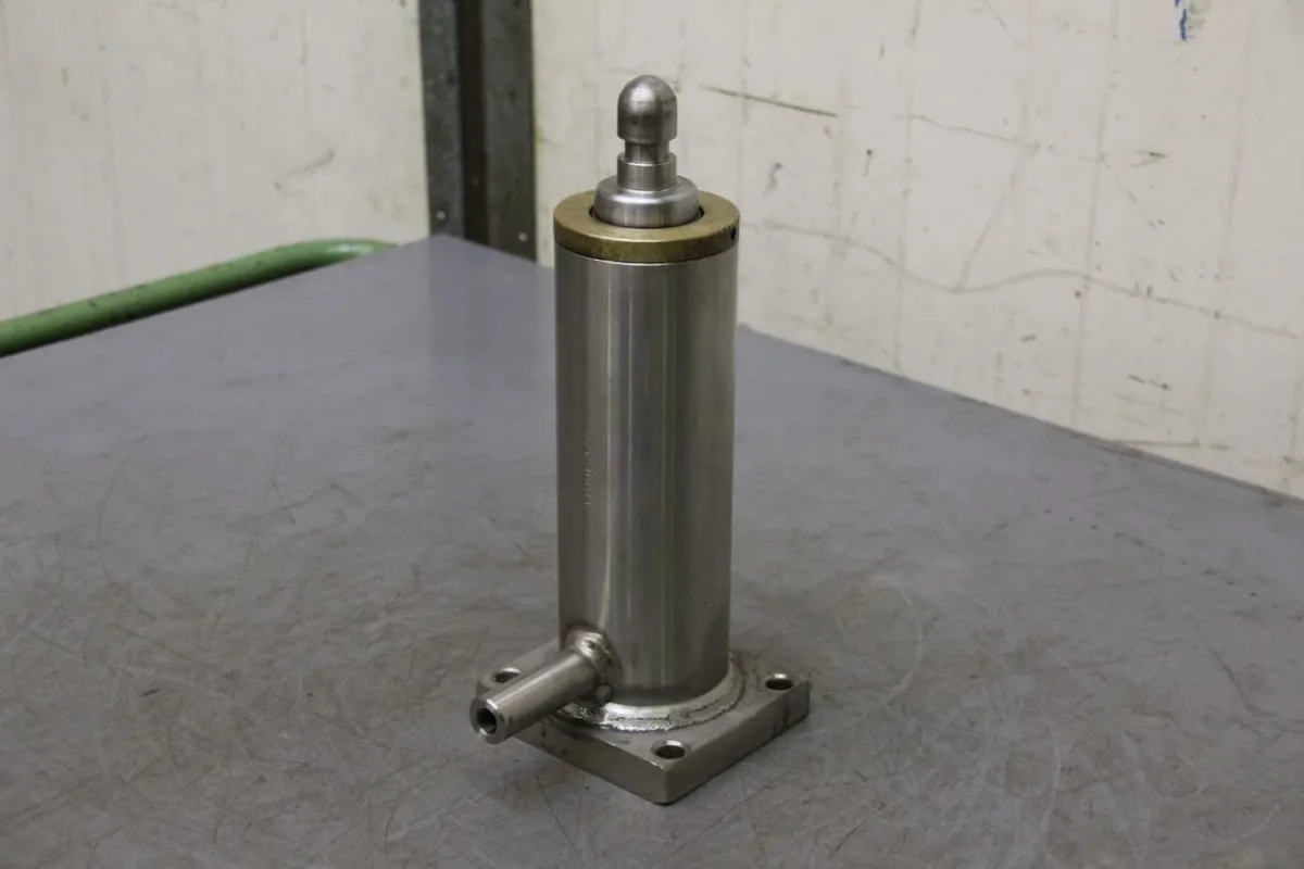 OMG Hub 110 mm Edelstahl Hydraulikzylinder