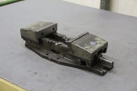 Röhm Spannweite 132 mm Maschinenschraubstock – RESALE