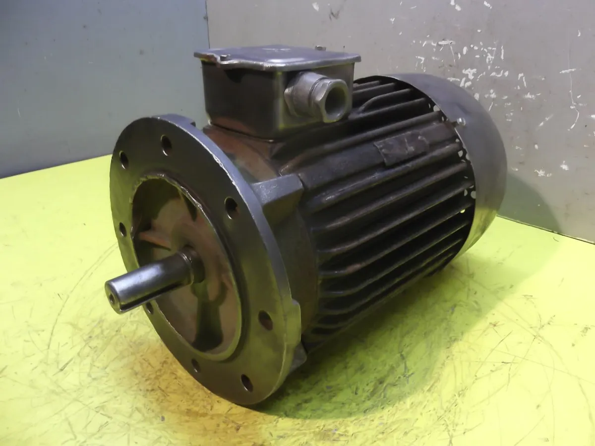 VEM KR100,2/4 Elektromotor 2,2 kW 1415 U/min