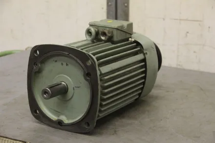 Vem KMER112M4-2-5018 Elektromotor 2,5/1,5 kW 1420/2930 U/min – RESALE