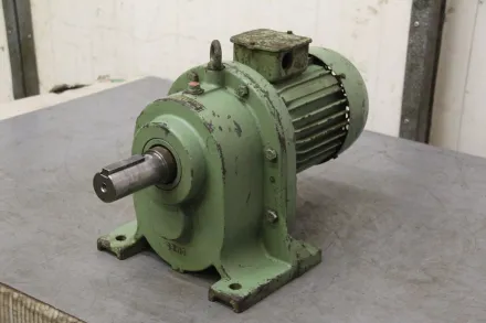 Vem Z3KR90,1/4 Getriebemotor 0,8 kW 63 U/min – RESALE