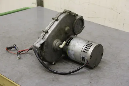 Dagu 80.36.480.1,06.0455-F801/b.1 Getriebemotor 24 V für Gansow Scheuersaugmaschine – RESALE