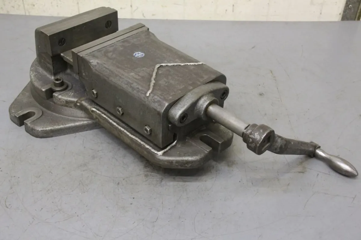 Röhm RMB4 Spannweite 138 mm Maschinenschraubstock schwenkbar