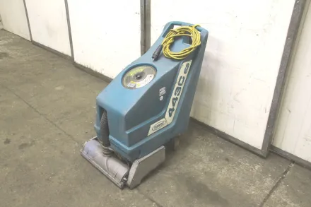 Tennant 443C Scheuersaugmaschine – RESALE