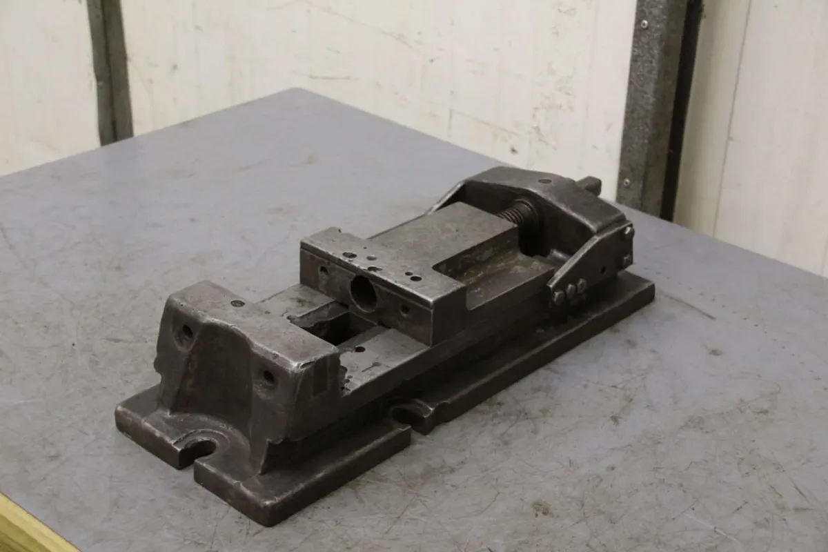 Unbekannt 153 mm Maschinenschraubstock