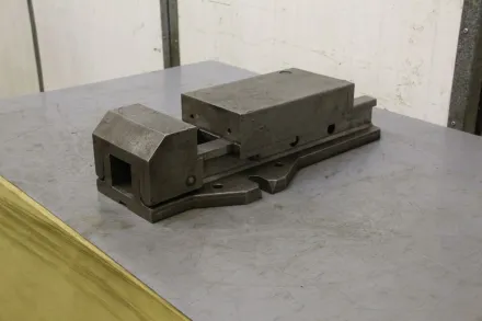 Unbekannt Spannweite 340 mm hydraulischer Maschinenschraubstock defekt – RESALE