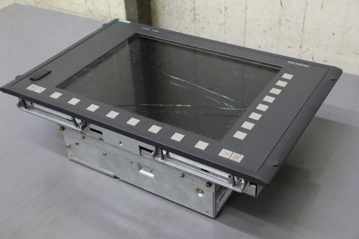 Siemens 6FC5210-0DF02-0AA0 / 6FC5203-0AF03-0AA0 Sinumerik 810D/840D PCU50 mit Bedientafelfront