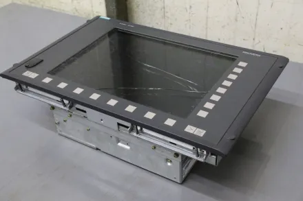 Siemens 6FC5210-0DF02-0AA0 / 6FC5203-0AF03-0AA0 Sinumerik 810D/840D PCU50 mit Bedientafelfront – RESALE