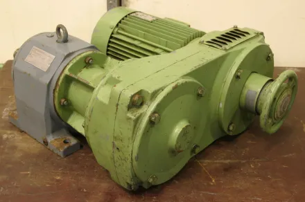 Sew Eurodrive R73 VU3 DV132S4 regelbarer Getriebemotor 5,5 kW 15-90 U/min – RESALE