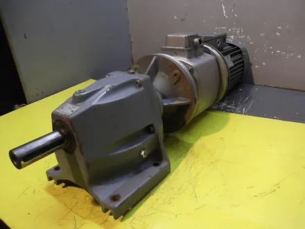 Keb / Vem ZG2IE0F90A200 Getriebemotor 1,5 kW 79 U/min – RESALE