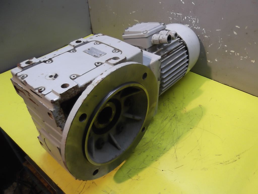 Lenze 9LH4-983H Getriebemotor 1,5 kW 64 U/min