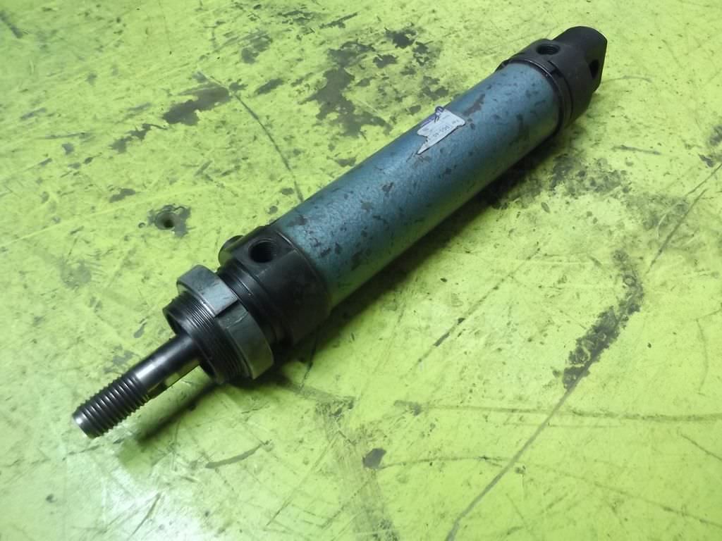 Festo DGS-40-100-PPV Pneumatikzylinder
