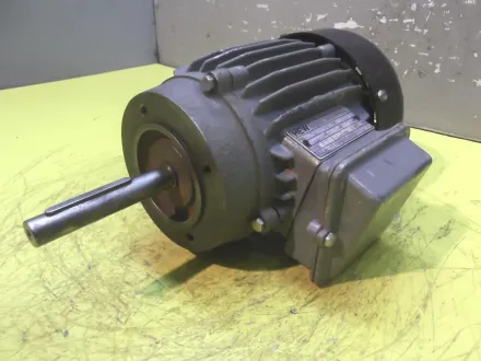 Hew RF71K/8 Elektromotor 0,12 kW 680 U/min 240/415 V – RESALE