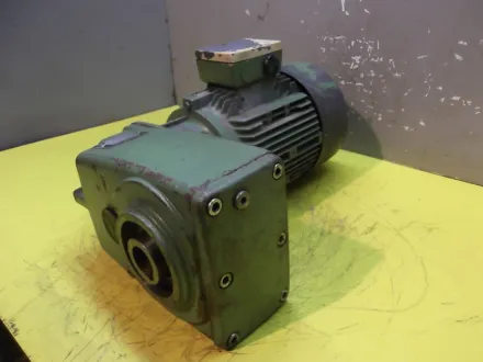 Nord SK1282A-90 L/4 Getriebemotor 1,5 kW 120 U/min – RESALE
