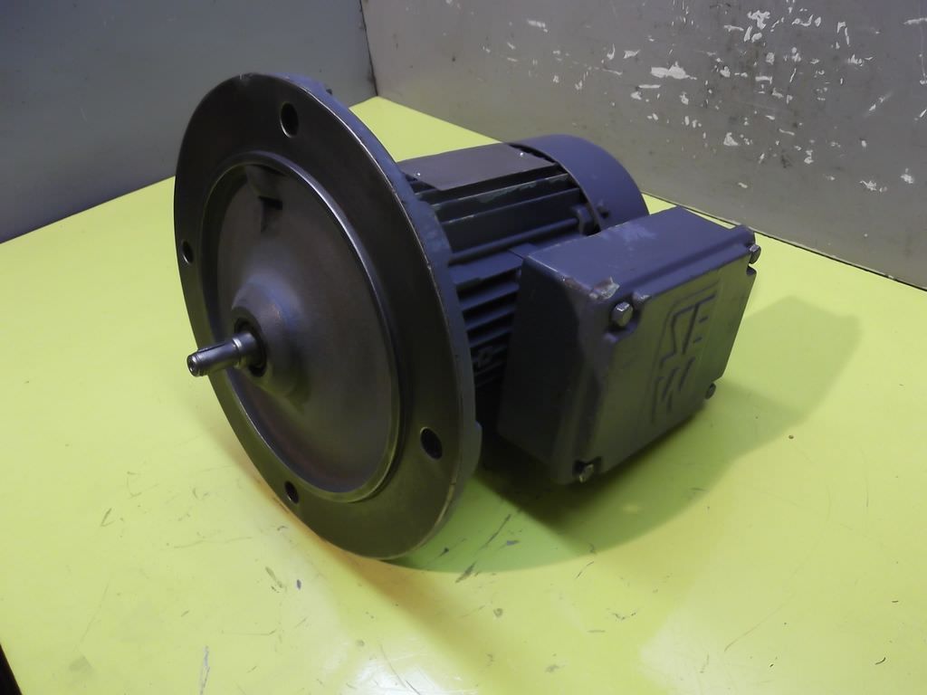 SEW Eurodrive R83eDT80N8/4 Elektromotor 0,22/0,4 kW 670/1400 U/min