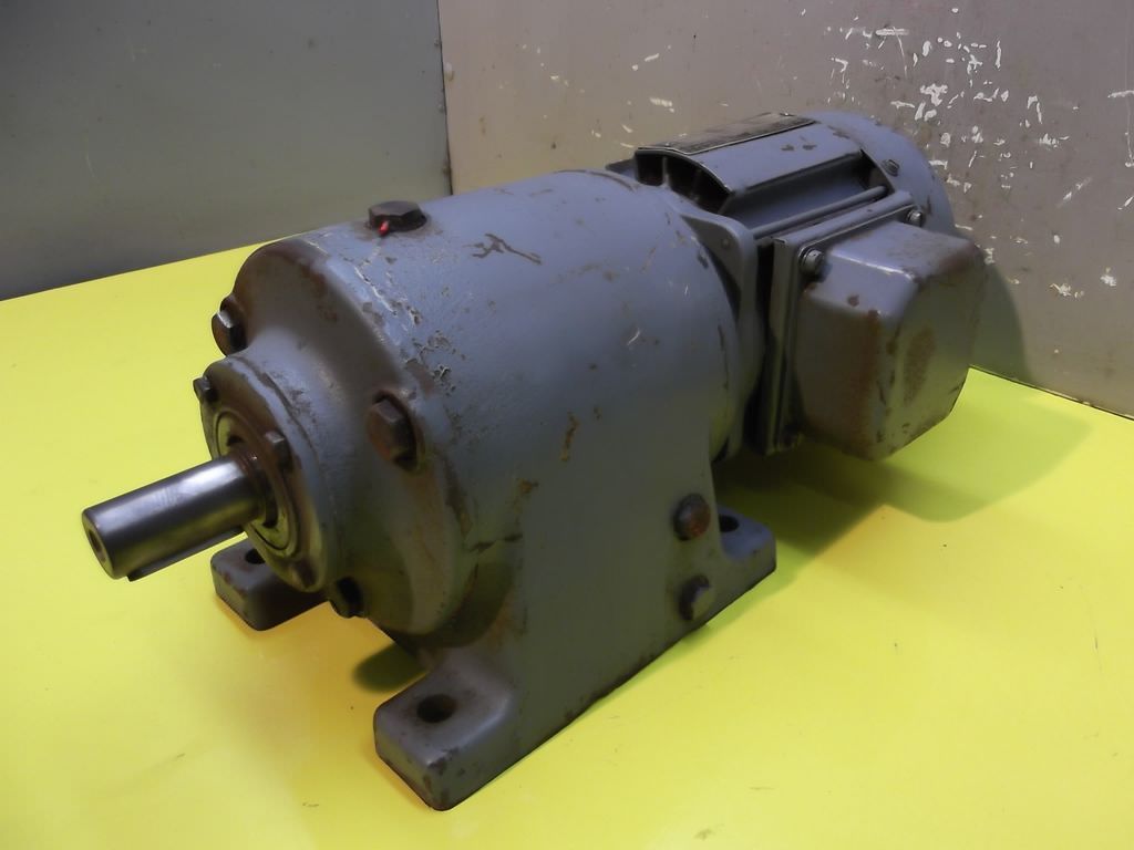 SEW R53D228-4 Getriebemotor 0,059/0,1 kW 38/76 U/min 60 Hz