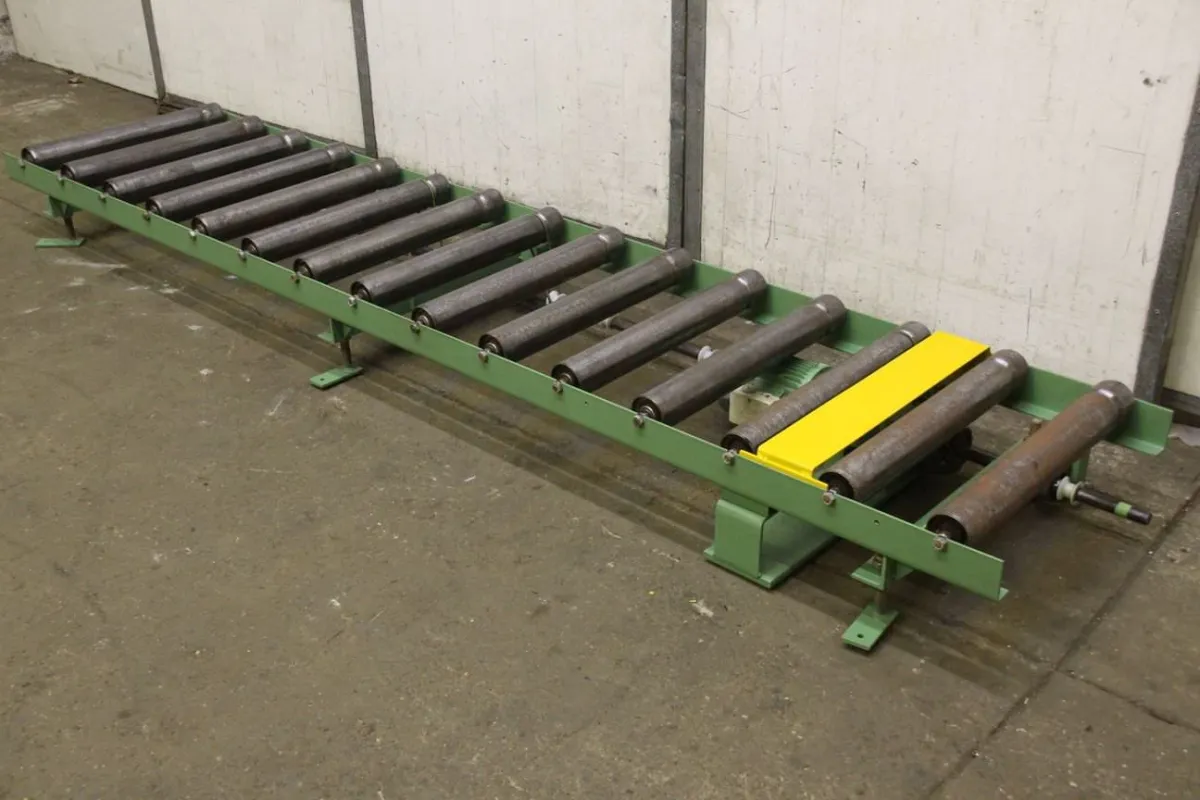 Typ 600 x 3000 mm Rollenbahn angetrieben