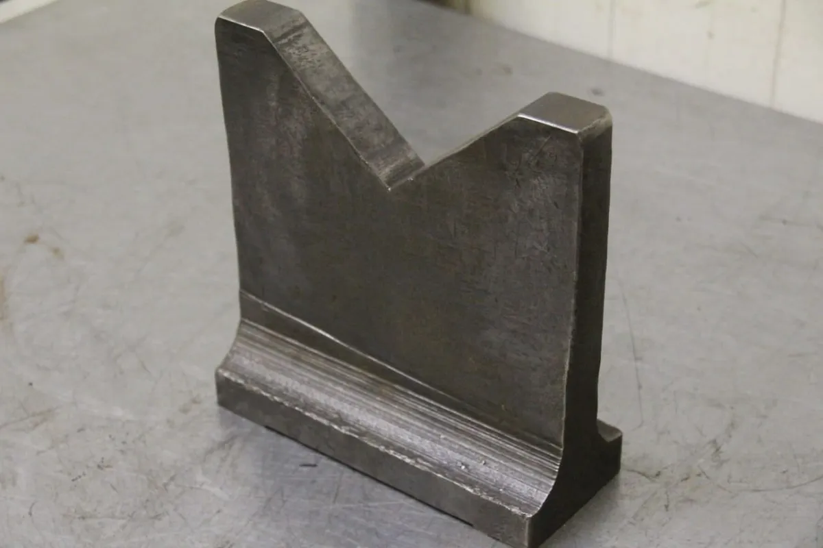 Stahl 210/85/H226 mm Anreissprisma 1 Stück