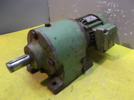Sew Eurodrive R53WD71D-4 Getriebemotor 0,37 kW 32,5 U/min – RESALE