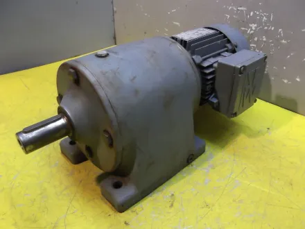 Sew Eurodrive R60DT71D4 Getriebemotor 0,37 kW 106 U/min – RESALE