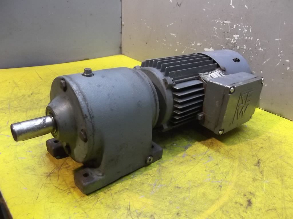SEW Eurodrive R40DT80K4BH Getriebemotor 0,55 kW 125 U/min
