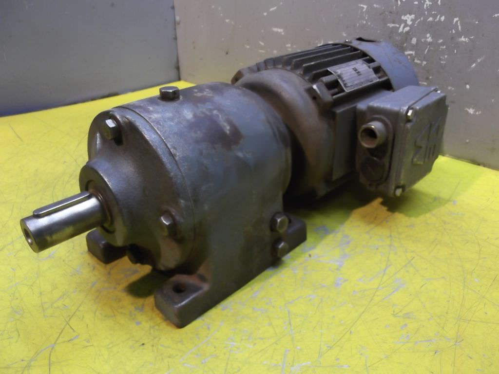 SEW Eurodrive R43WD80K-4 Getriebemotor 0,55 kW 70 U/min
