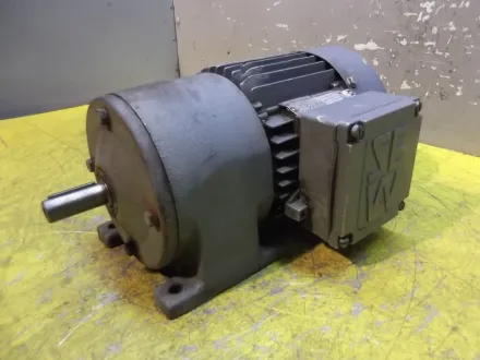 Sew Eurodrive R30DT71K4 Getriebemotor 0,15 kW 126 U/min – RESALE