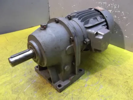 Bockwoldt CB1-80K/4/2DP Getriebemotor 0,45/0,6 kW 45/90 U/min – RESALE