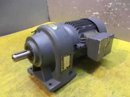 Nord SK71L/4 Getriebemotor 0,3/0,43 kW 95/190 U/min – RESALE