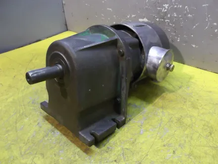 Bauer D0060/86 Getriebemotor 0,075 kW 21,5 U/min – RESALE