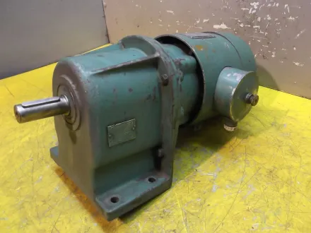 Bauer D0040/101 Getriebemotor 0,37 kW 41,5 U/min – RESALE