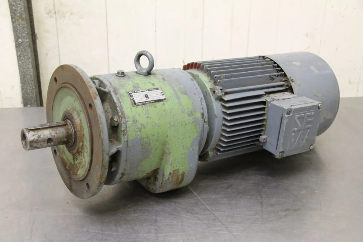 SEW Eurodrive RF70GN112M Getriebemotor 2,9 kW 152 U/min
