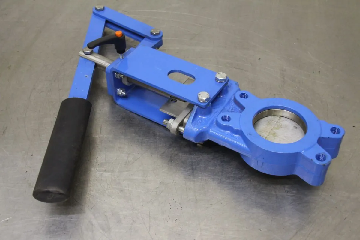AKO L20P DN80 PN10 Flat slide with flange connection