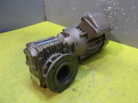 Lenze D71L4 Getriebemotor 0,37 kW 92 U/min – RESALE