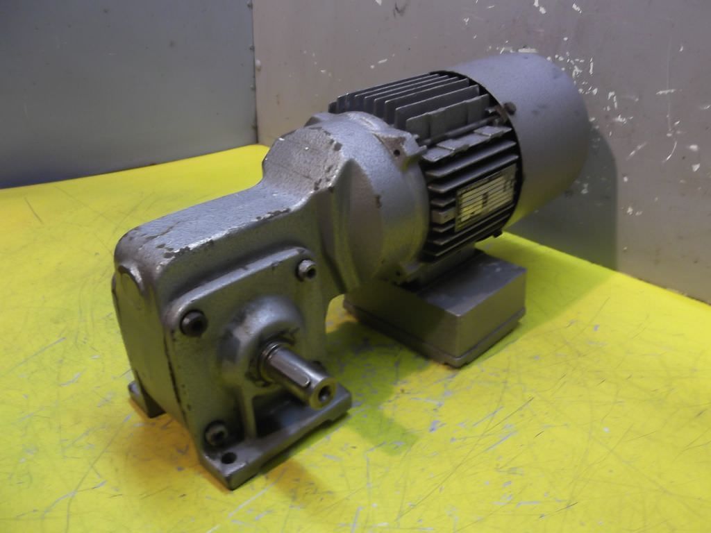 SEW EURODRIVE S30DT71K-4B Getriebemotor 0,15 kW 51 U/min