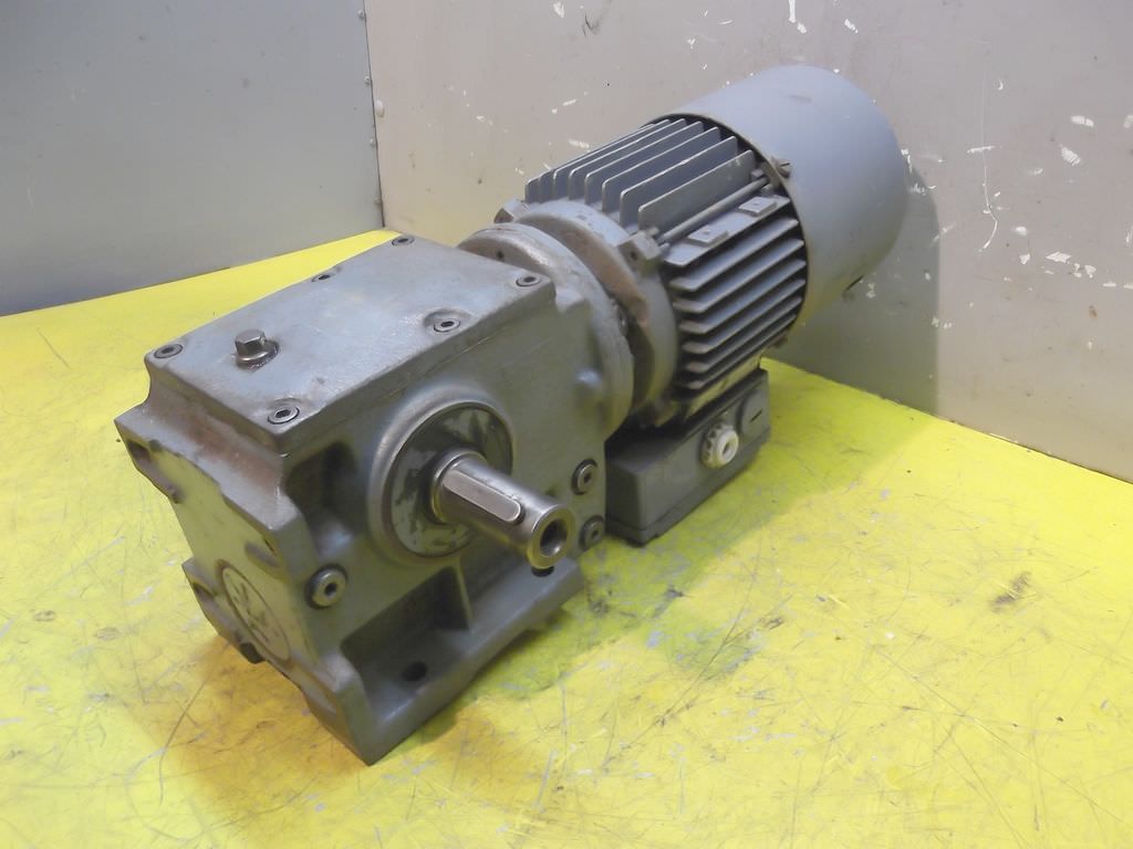 SEW EURODRIVE S40DT71D-4B Getriebemotor 0,37 kW 136 U/min