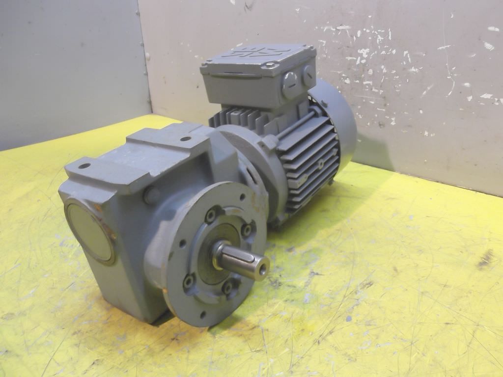 SEW EURODRIVE SF32 DT71D2 Getriebemotor 0,55 kW 84 U/min